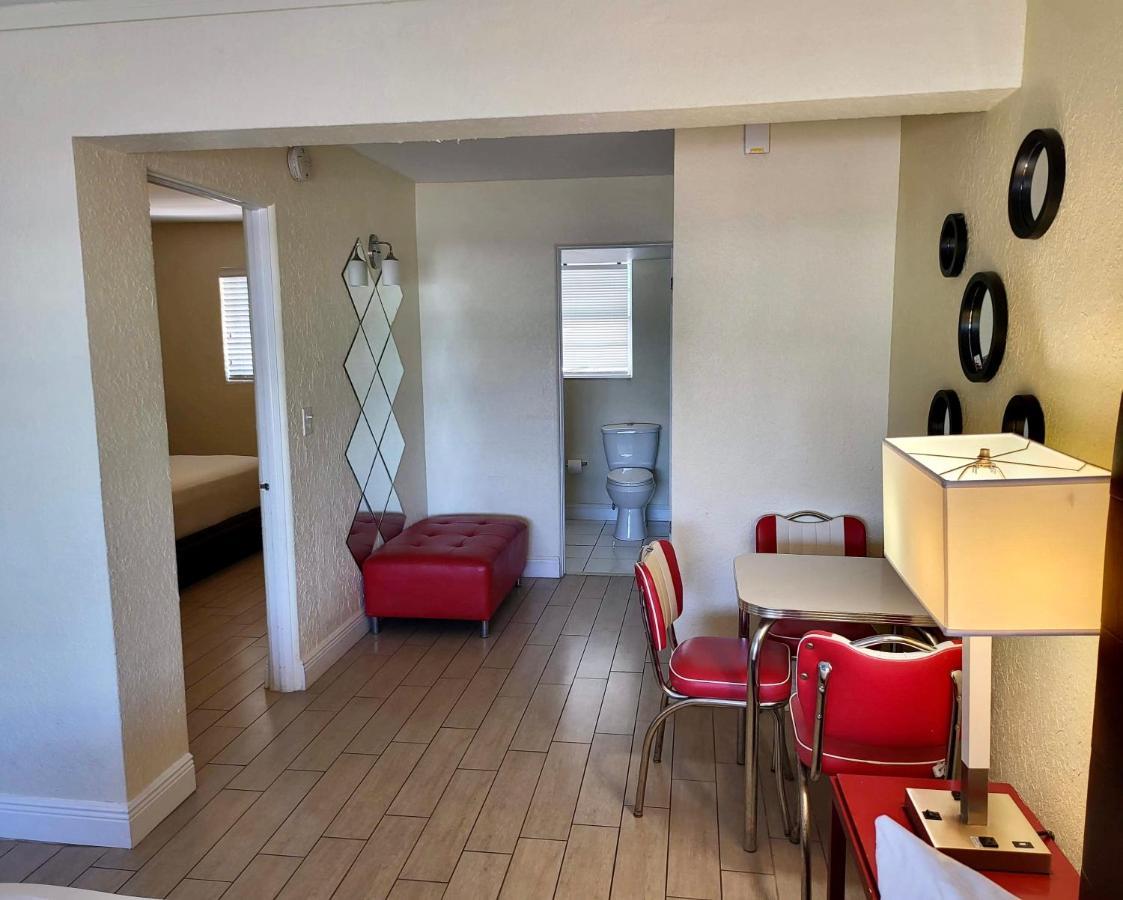 Chateau Mar Beach Resort Ormond Beach Exterior photo